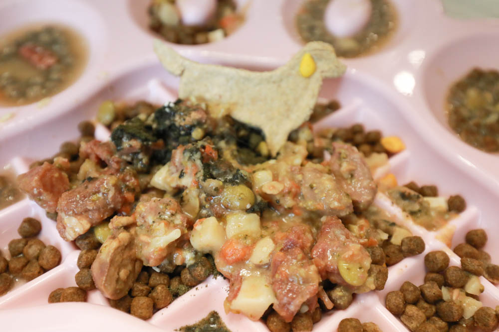 心頭肉寵物鮮食包｜心安包狗狗鮮食包。即開即食常溫保存、天然新鮮肉塊看得見！紮實份量、豐富美味