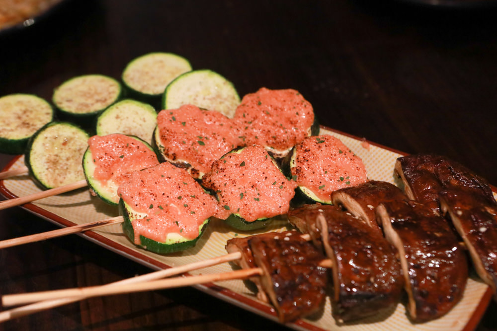 宜蘭礁溪美食｜鳥大人大眾酒場。寵物友善、親子用餐、小酌聚餐、日式串燒、居酒屋、礁溪泡湯必吃美食