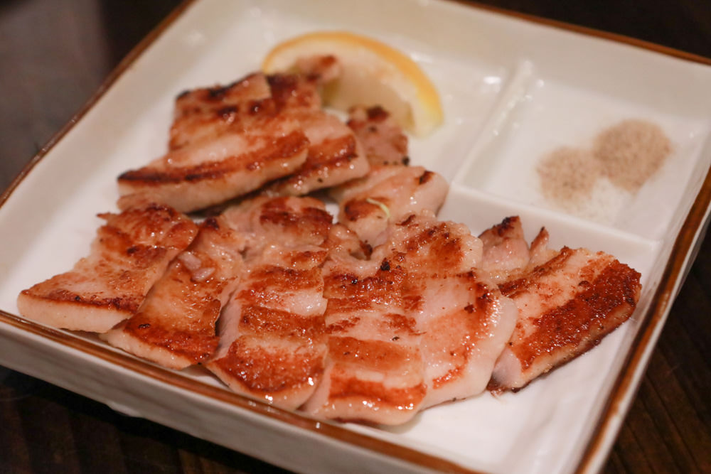 宜蘭礁溪美食｜鳥大人大眾酒場。寵物友善、親子用餐、小酌聚餐、日式串燒、居酒屋、礁溪泡湯必吃美食