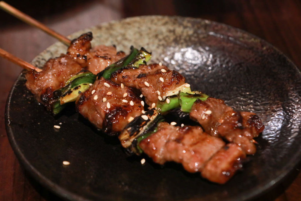 宜蘭礁溪美食｜鳥大人大眾酒場。寵物友善、親子用餐、小酌聚餐、日式串燒、居酒屋、礁溪泡湯必吃美食