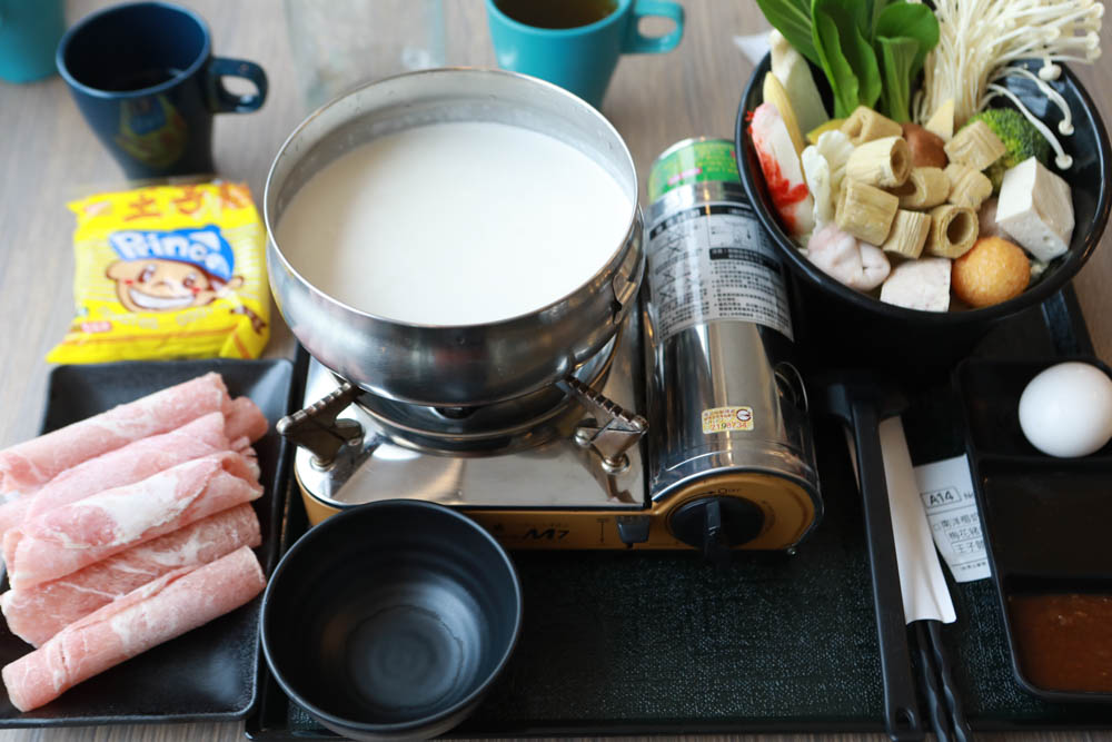 台中沙鹿美食｜鹿雅森林景觀餐廳。寵物友善餐廳、無敵百萬夜景、獨立包廂、大草皮