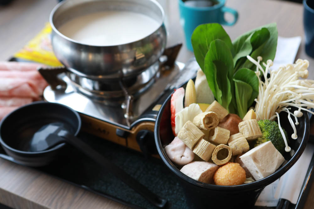台中沙鹿美食｜鹿雅森林景觀餐廳。寵物友善餐廳、無敵百萬夜景、獨立包廂、大草皮
