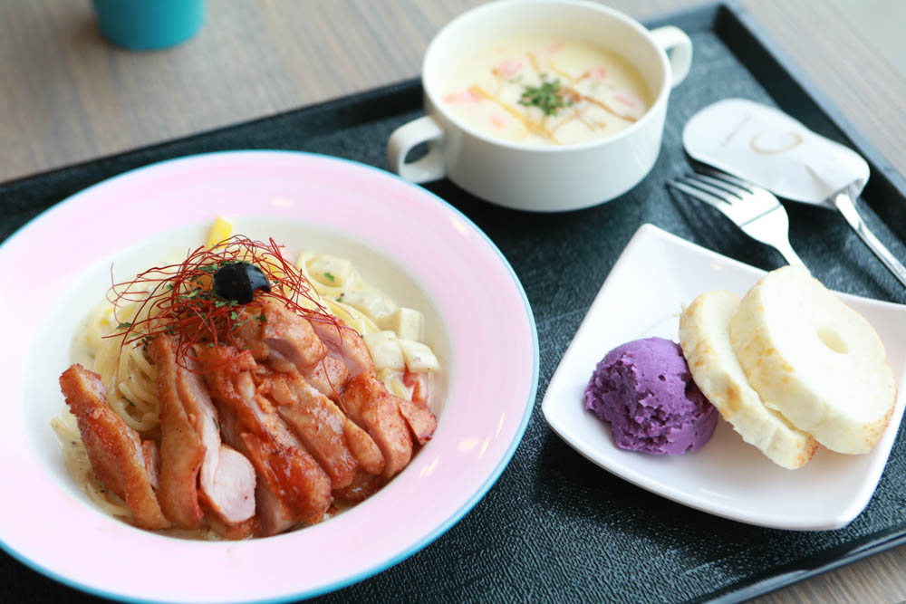台中沙鹿美食｜鹿雅森林景觀餐廳。寵物友善餐廳、無敵百萬夜景、獨立包廂、大草皮