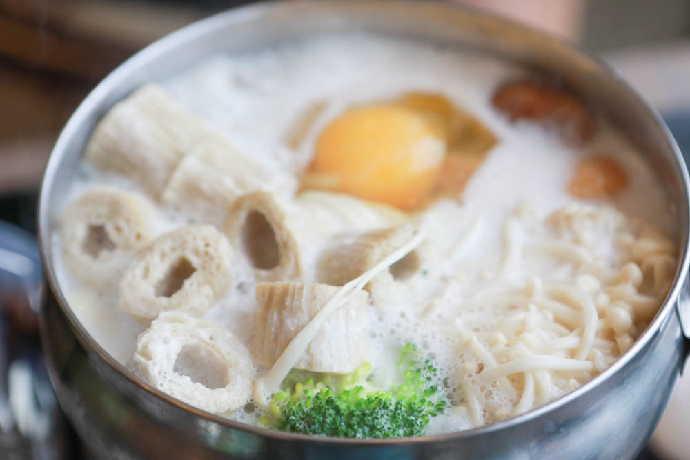 台中沙鹿美食｜鹿雅森林景觀餐廳。寵物友善餐廳、無敵百萬夜景、獨立包廂、大草皮