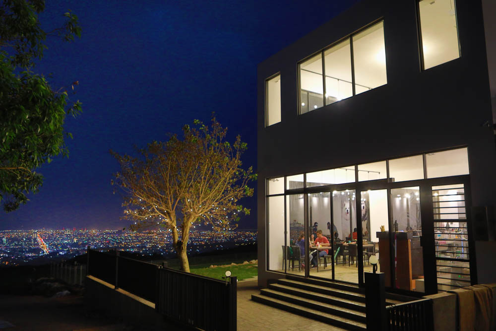 台中沙鹿美食｜鹿雅森林景觀餐廳。寵物友善餐廳、無敵百萬夜景、獨立包廂、大草皮