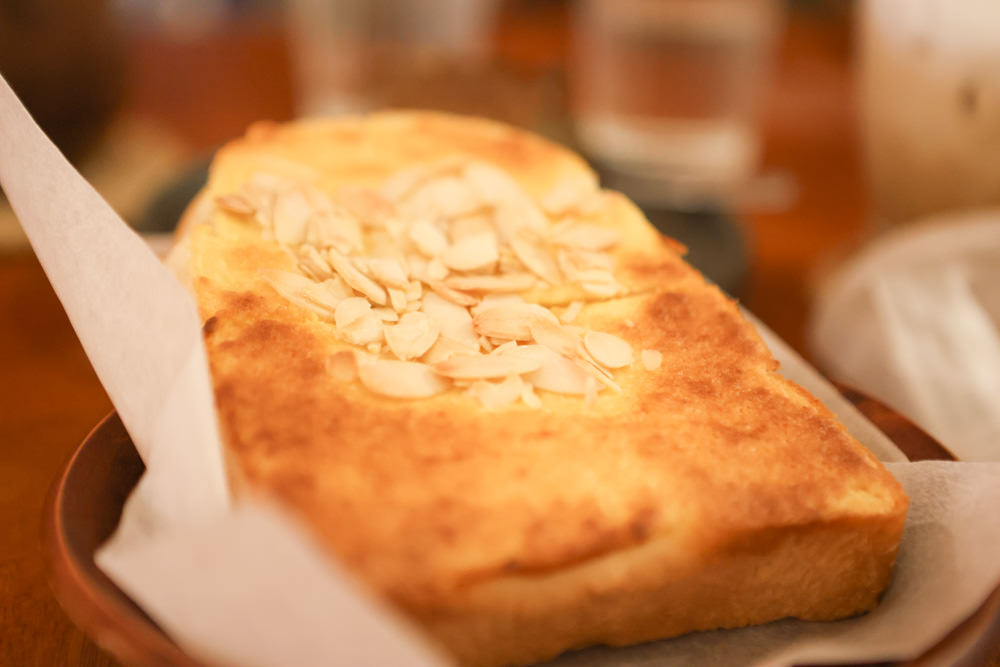 台北大稻埕咖啡廳｜鼠皮咖啡soopi cafe。迪化街附近的寵物友善餐廳、免費招待毛孩一份狗狗餐點👍