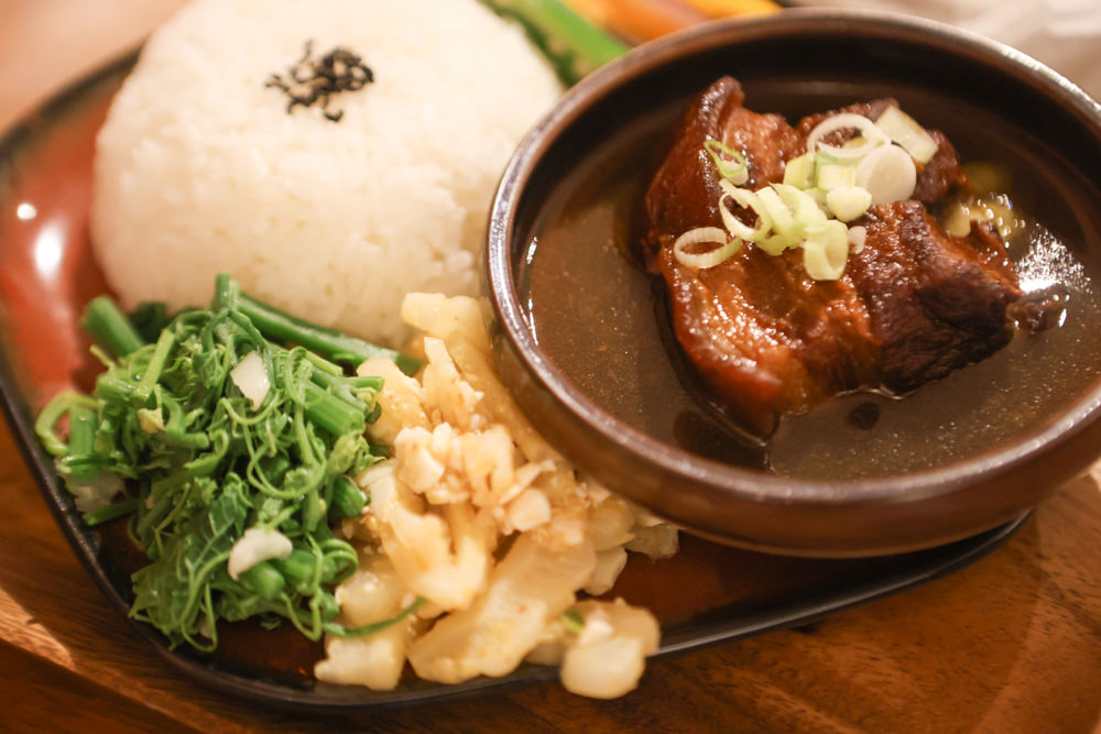 台北大稻埕咖啡廳｜鼠皮咖啡soopi cafe。迪化街附近的寵物友善餐廳、免費招待毛孩一份狗狗餐點👍