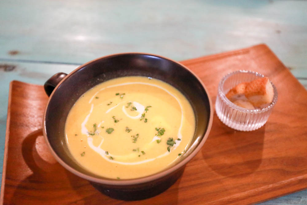 花蓮壽豐美食｜龍蝦堡製造所。寵物友善餐廳、現撈生猛龍蝦、龍蝦堡、龍蝦麵、無敵海景！！