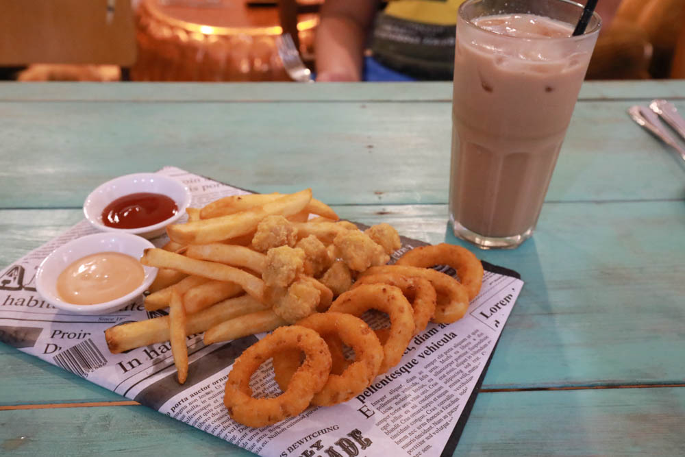 花蓮壽豐美食｜龍蝦堡製造所。寵物友善餐廳、現撈生猛龍蝦、龍蝦堡、龍蝦麵、無敵海景！！