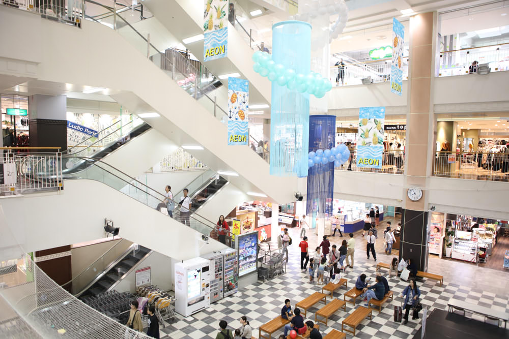 沖繩那霸逛街購物｜小祿站AEON MALL百貨。美食、超市、嬰幼兒用品、玩具、雜貨服飾