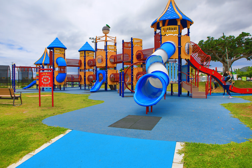 沖繩新公園 親子景點 金武町公園きんタームランド 豐富繽紛的大型遊樂設施 1 12歲的小孩都有遊具可以玩 洛基小聿媽