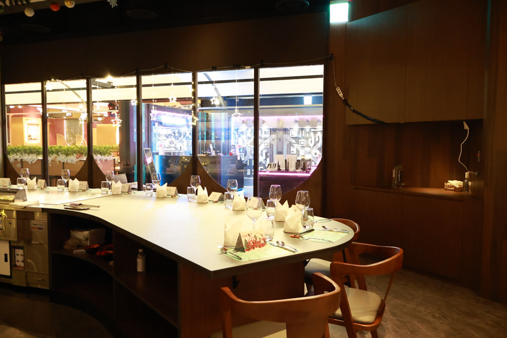 新店美食|Kamekona Hawaii 夏威夷鐵板燒 誠品新店店。裕隆城四樓、寵物友善餐廳、花式鐵板燒 - 第6張圖 新店美食|Kamekona Hawaii 夏威夷鐵板燒 誠品新店店。裕隆城四樓、寵物友善餐廳、花式鐵板燒