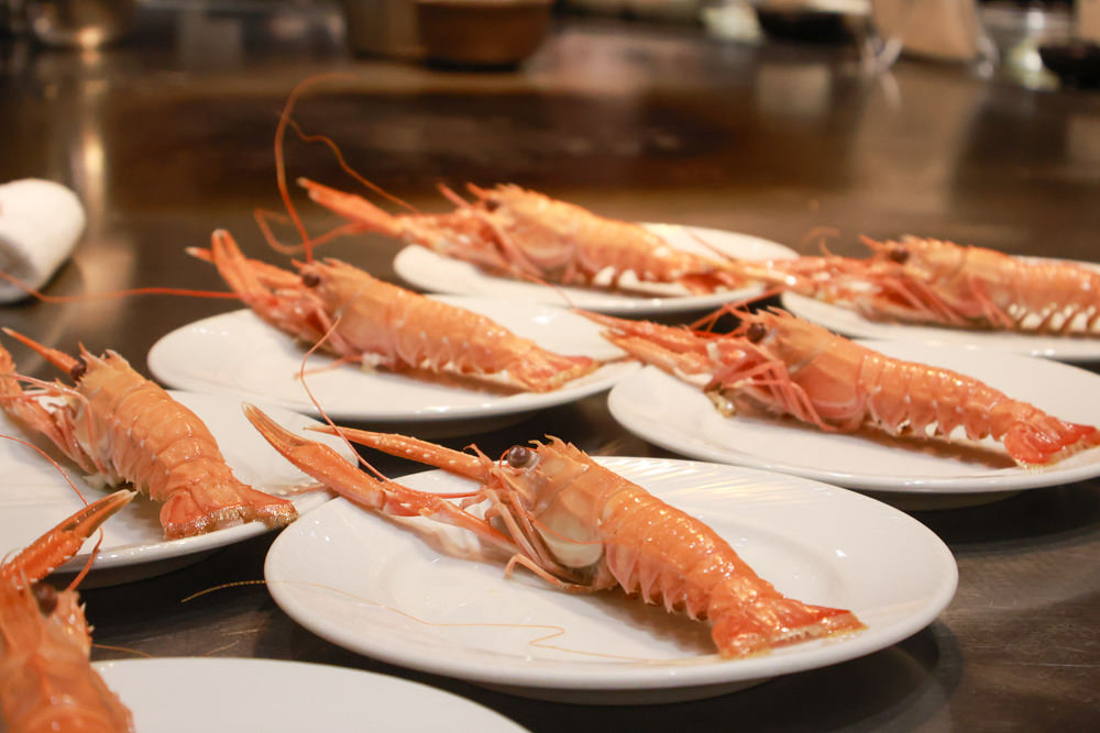 宜蘭五結美食｜饗宴鐵板燒。開業20年的頂級無菜單料理鐵板燒、宜蘭在地食材、互動式鐵板燒、寵物友善專屬VIP房