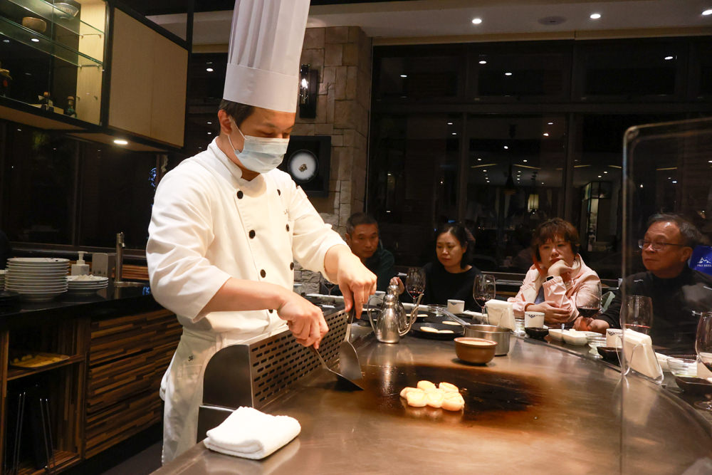 宜蘭五結美食｜饗宴鐵板燒。開業20年的頂級無菜單料理鐵板燒、宜蘭在地食材、互動式鐵板燒、寵物友善專屬VIP房