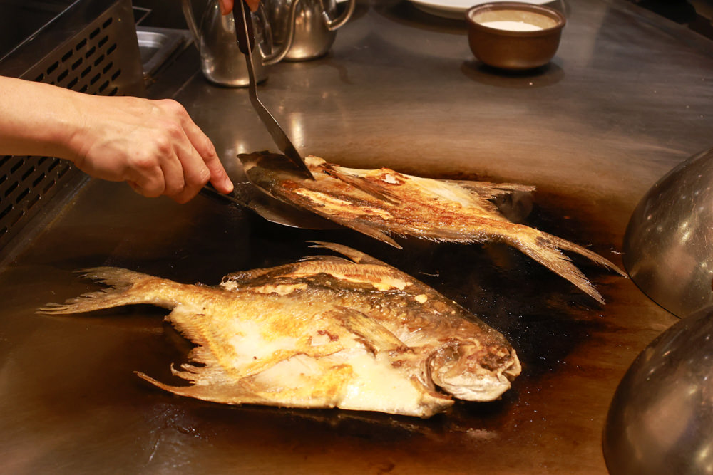 宜蘭五結美食｜饗宴鐵板燒。開業20年的頂級無菜單料理鐵板燒、宜蘭在地食材、互動式鐵板燒、寵物友善專屬VIP房
