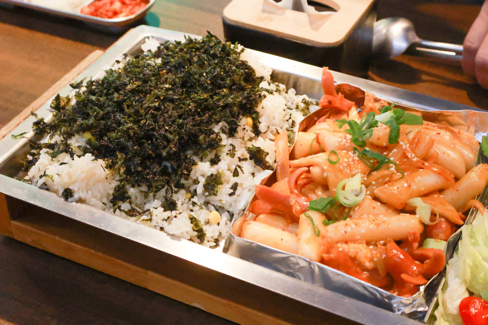 宜蘭美食｜古亭穀倉韓雞一號倉尺洞。韓式經典長鐵板料理、寵物友善燒餐廳、宜蘭壯圍美食