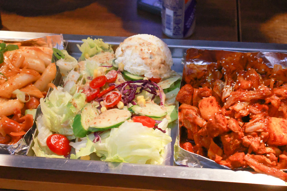 宜蘭美食｜古亭穀倉韓雞一號倉尺洞。韓式經典長鐵板料理、寵物友善燒餐廳、宜蘭壯圍美食