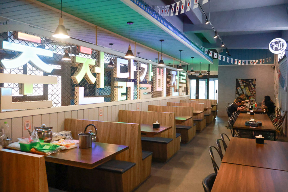 宜蘭美食｜古亭穀倉韓雞一號倉尺洞。韓式經典長鐵板料理、寵物友善燒餐廳、宜蘭壯圍美食