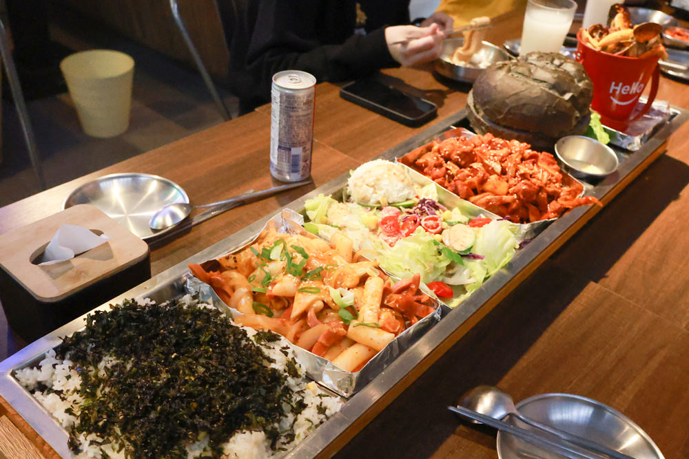 宜蘭美食｜古亭穀倉韓雞一號倉尺洞。韓式經典長鐵板料理、寵物友善燒餐廳、宜蘭壯圍美食