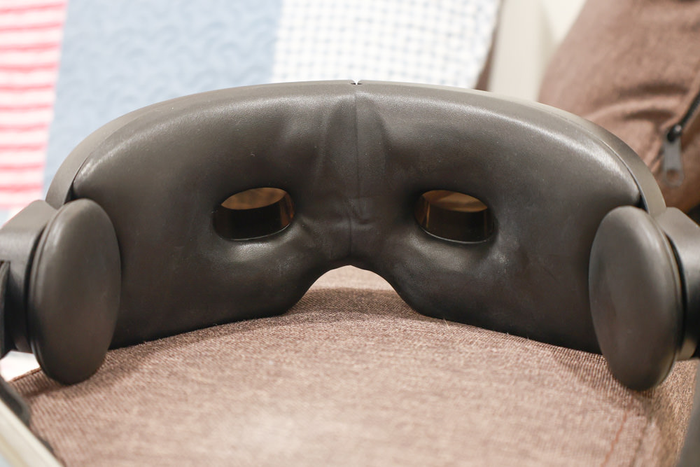 Philips飛利浦氣囊式熱敷眼部按摩器(PPM2701BK)。溫感熱敷、3D鏤空可視、可折疊好攜帶、一鍵熱敷、還可以支援藍牙