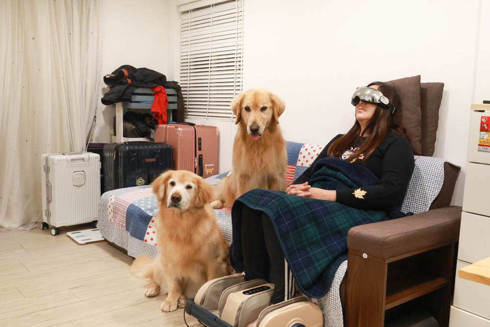 Philips飛利浦氣囊式熱敷眼部按摩器(PPM2701BK)。溫感熱敷、3D鏤空可視、可折疊好攜帶、一鍵熱敷、還可以支援藍牙