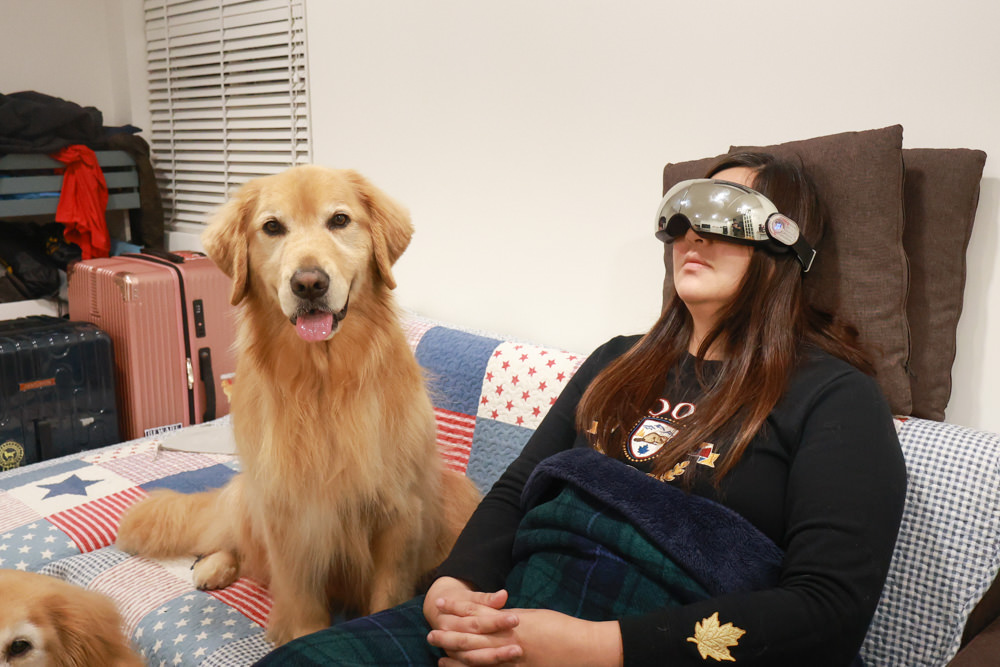 Philips飛利浦氣囊式熱敷眼部按摩器(PPM2701BK)。溫感熱敷、3D鏤空可視、可折疊好攜帶、一鍵熱敷、還可以支援藍牙