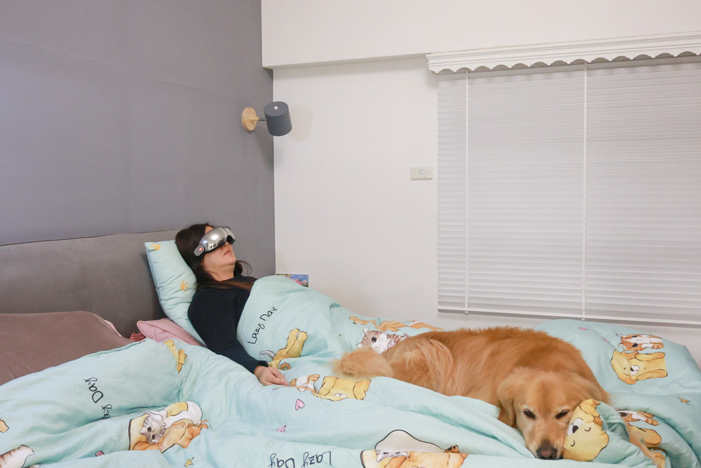 Philips飛利浦氣囊式熱敷眼部按摩器(PPM2701BK)。溫感熱敷、3D鏤空可視、可折疊好攜帶、一鍵熱敷、還可以支援藍牙