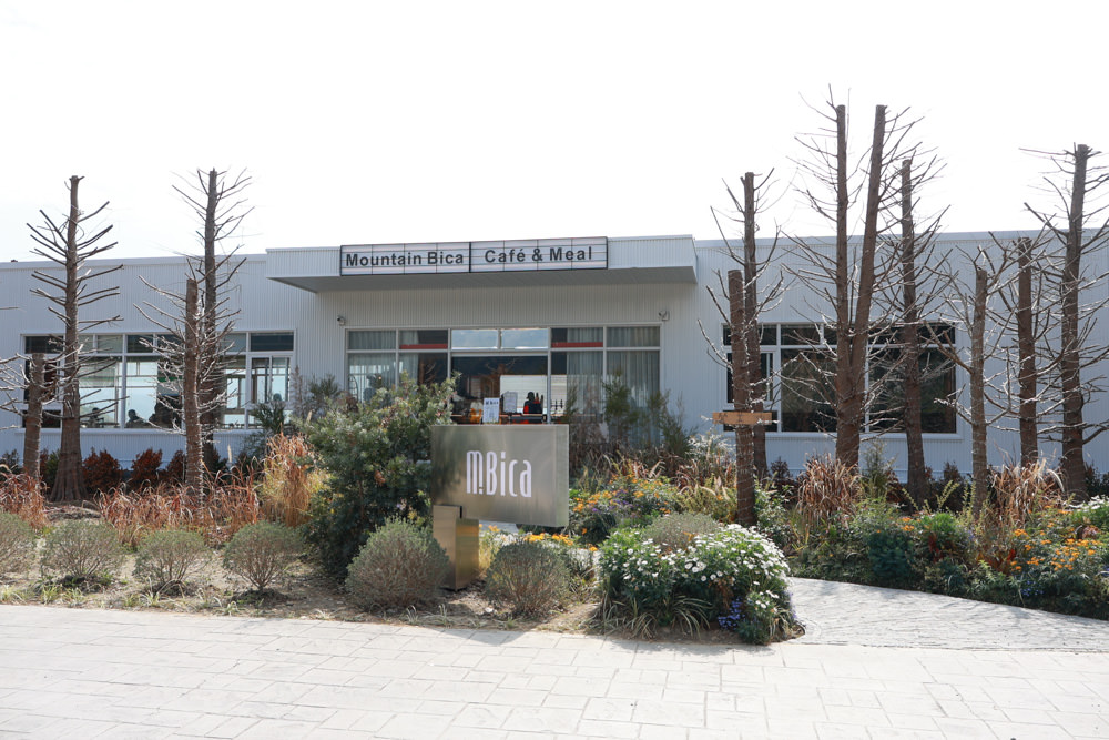 南投清境美食|Mountain Bica Cafe 彼卡山咖啡廳。寵物友善餐廳、清境最美玻璃屋咖啡廳 - 第4張圖 南投清境美食|Mountain Bica Cafe 彼卡山咖啡廳。寵物友善餐廳、清境最美玻璃屋咖啡廳