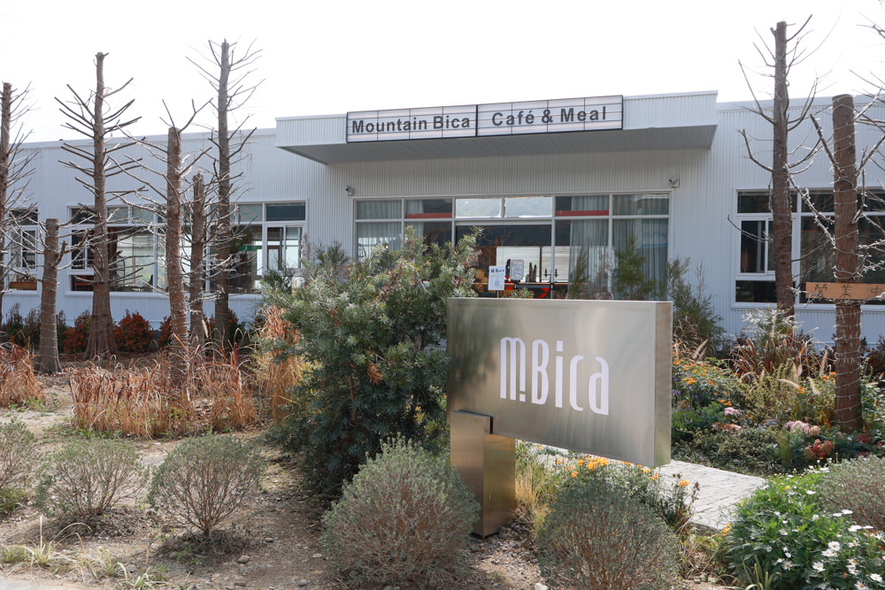 南投清境美食|Mountain Bica Cafe 彼卡山咖啡廳。寵物友善餐廳、清境最美玻璃屋咖啡廳 - 第3張圖 南投清境美食|Mountain Bica Cafe 彼卡山咖啡廳。寵物友善餐廳、清境最美玻璃屋咖啡廳