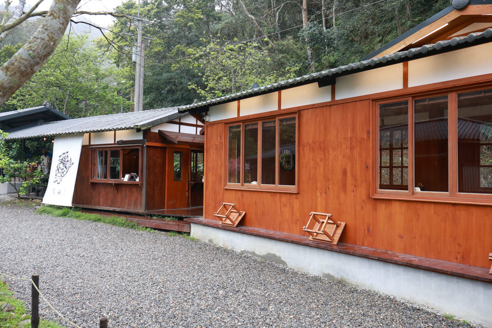 南投日月潭｜日月潭湖的怪物。日式咖啡屋、湖怪紅龜粿點心架、日式榻榻米咖啡廳、日月潭特色咖啡廳