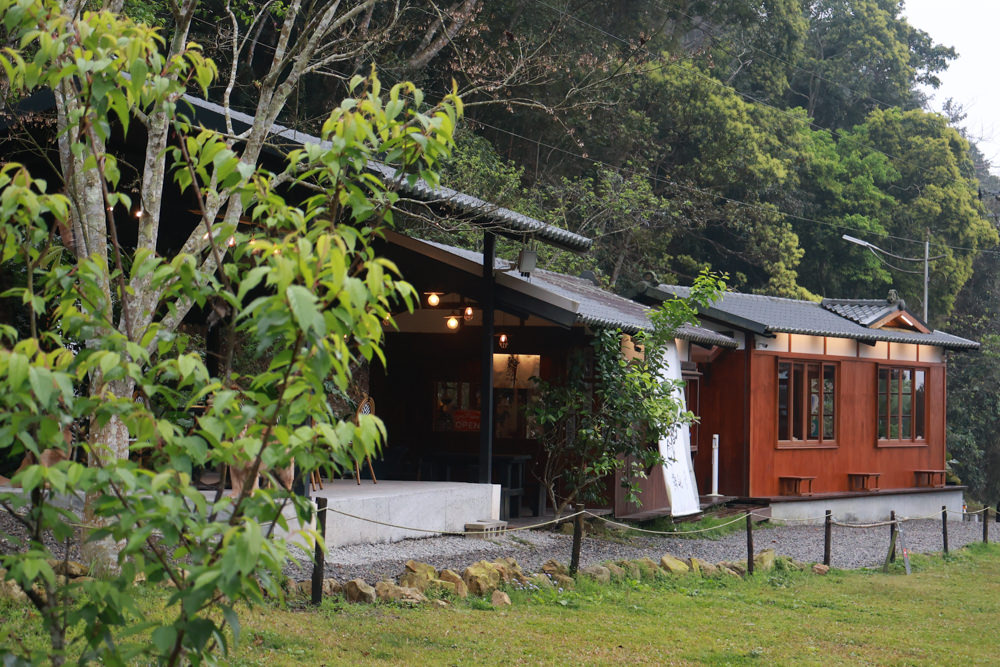 南投日月潭｜日月潭湖的怪物。日式咖啡屋、湖怪紅龜粿點心架、日式榻榻米咖啡廳、日月潭特色咖啡廳