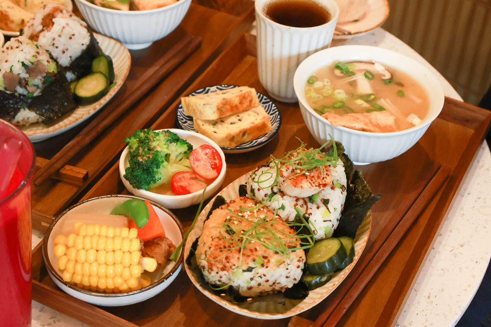 林口美食｜滿宅。寵物友善餐廳、日系手作飯糰、隱藏巷弄中的早午餐、日式復古風飯糰