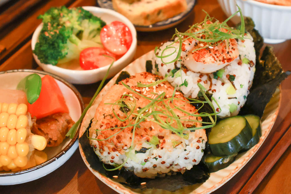 林口美食｜滿宅。寵物友善餐廳、日系手作飯糰、隱藏巷弄中的早午餐、日式復古風飯糰