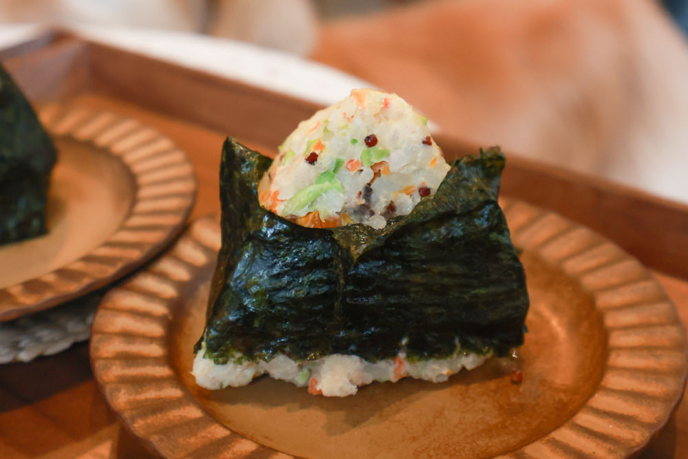 林口美食｜滿宅。寵物友善餐廳、日系手作飯糰、隱藏巷弄中的早午餐、日式復古風飯糰