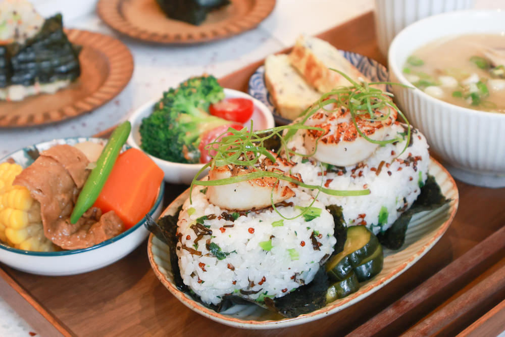 林口美食｜滿宅。寵物友善餐廳、日系手作飯糰、隱藏巷弄中的早午餐、日式復古風飯糰