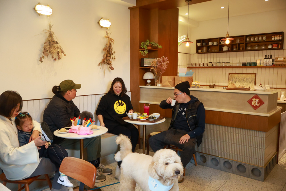 林口美食｜滿宅。寵物友善餐廳、日系手作飯糰、隱藏巷弄中的早午餐、日式復古風飯糰