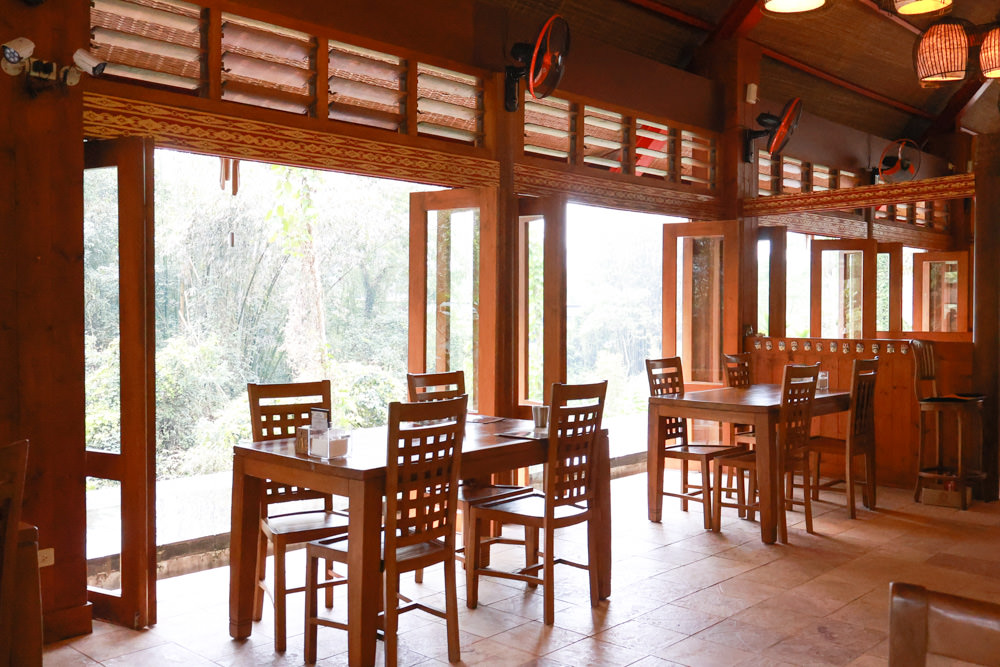 南投魚池美食｜烏布雨林峇里島主題餐廳。隱藏在日月潭山林裡的峇里島宮殿、寵物需放置推車中才可進入餐廳