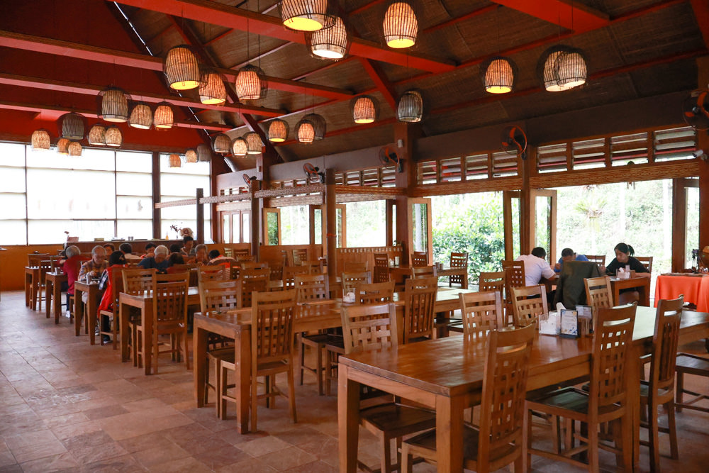 南投魚池美食｜烏布雨林峇里島主題餐廳。隱藏在日月潭山林裡的峇里島宮殿、寵物需放置推車中才可進入餐廳