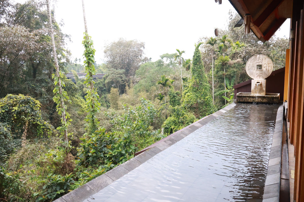 南投魚池美食｜烏布雨林峇里島主題餐廳。隱藏在日月潭山林裡的峇里島宮殿、寵物需放置推車中才可進入餐廳