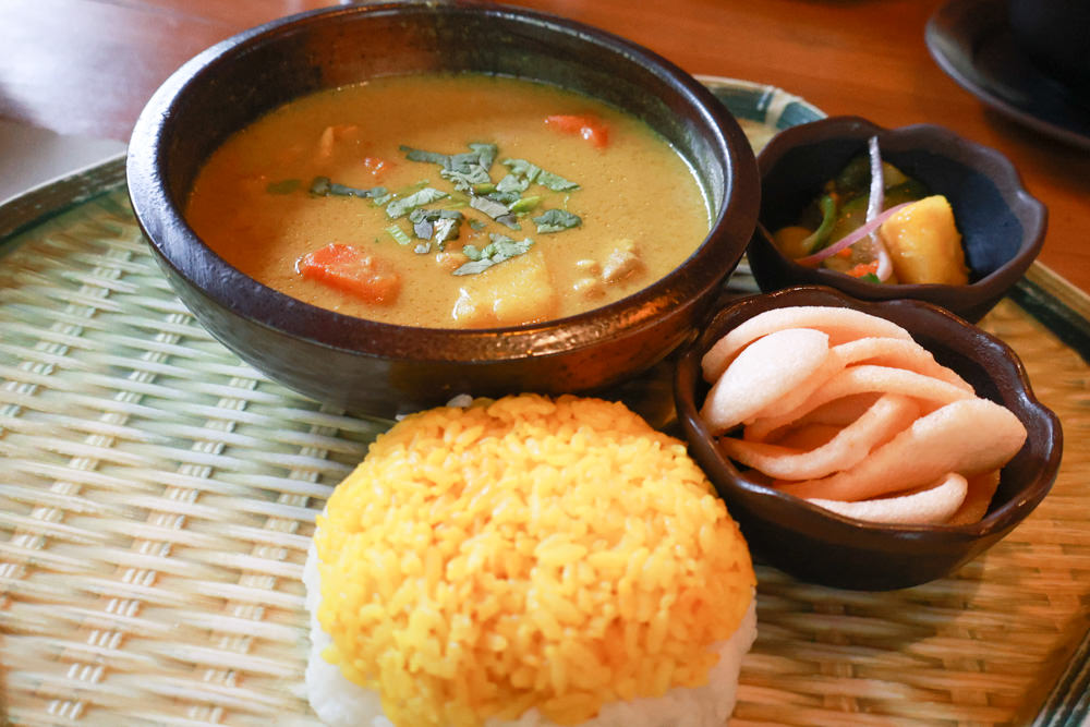 南投魚池美食｜烏布雨林峇里島主題餐廳。隱藏在日月潭山林裡的峇里島宮殿、寵物需放置推車中才可進入餐廳