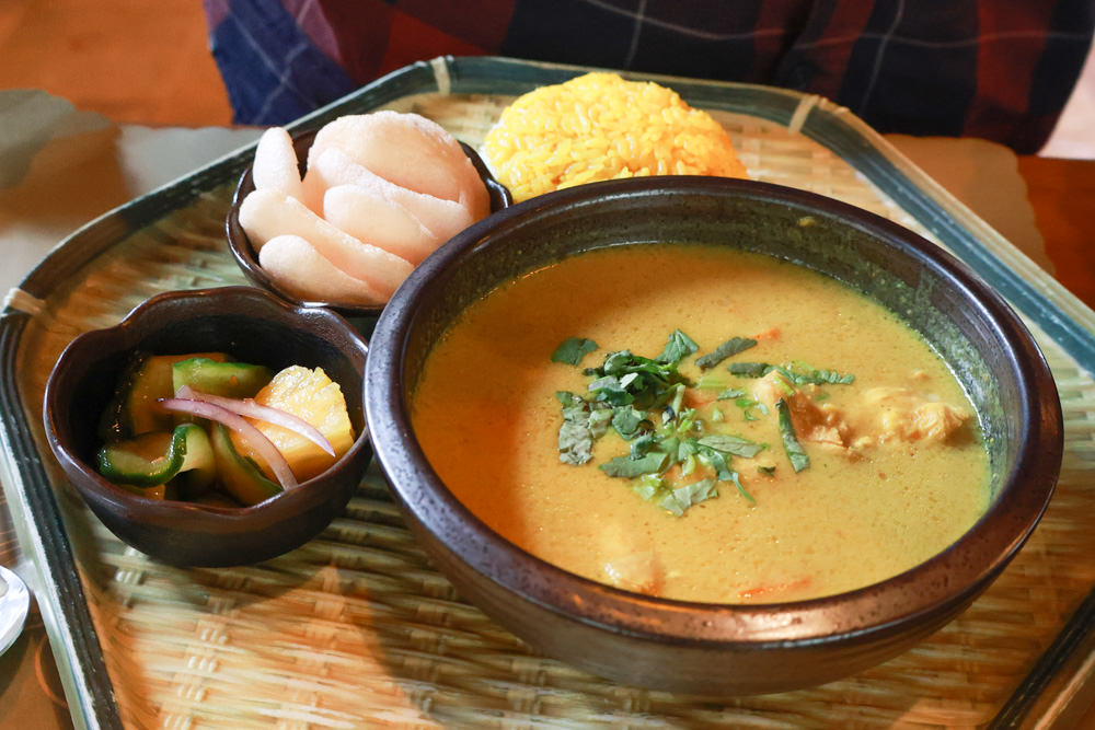 南投魚池美食｜烏布雨林峇里島主題餐廳。隱藏在日月潭山林裡的峇里島宮殿、寵物需放置推車中才可進入餐廳