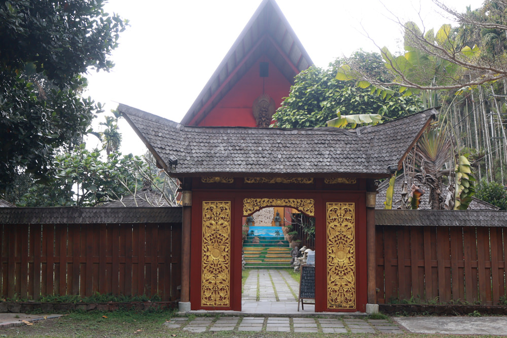 南投魚池美食｜烏布雨林峇里島主題餐廳。隱藏在日月潭山林裡的峇里島宮殿、寵物需放置推車中才可進入餐廳