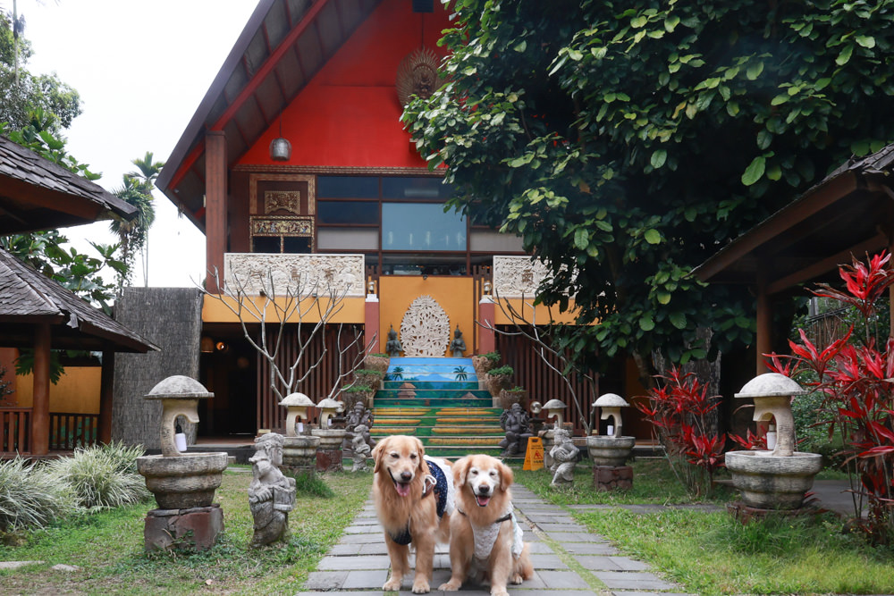 南投魚池美食｜烏布雨林峇里島主題餐廳。隱藏在日月潭山林裡的峇里島宮殿、寵物需放置推車中才可進入餐廳