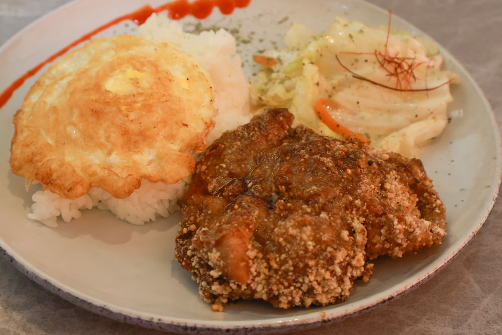 新北石碇美食｜武林逸亭。寵物友善餐廳、山林步道中的峇里島氛圍網美景觀餐廳、石碇景觀餐廳