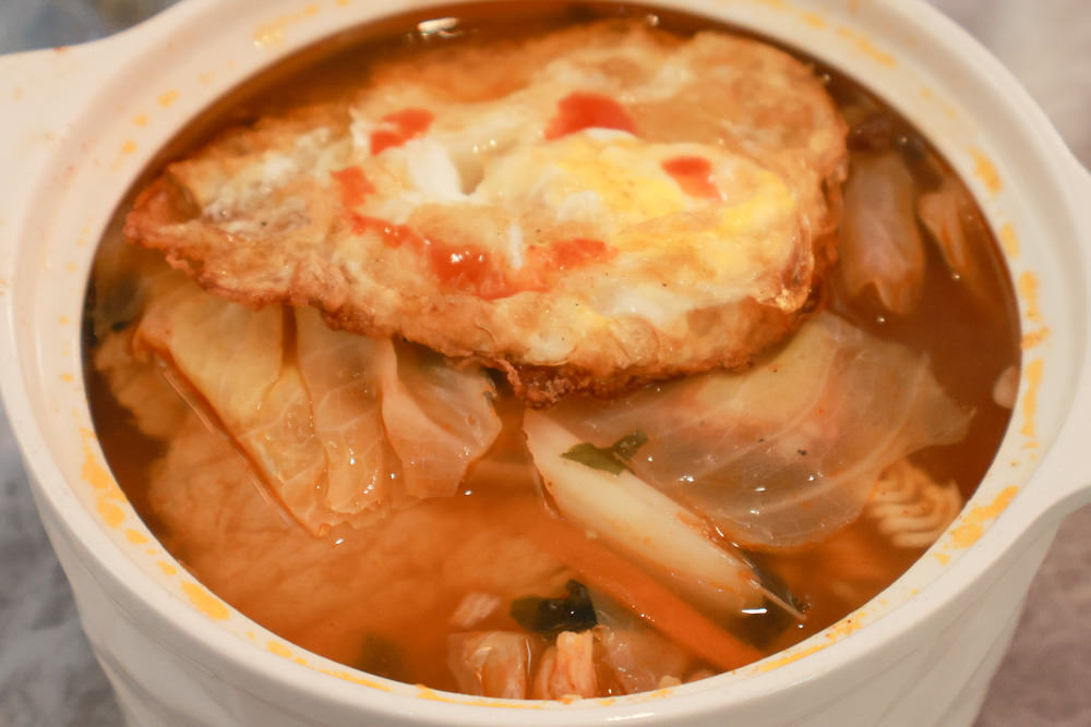 新北石碇美食｜武林逸亭。寵物友善餐廳、山林步道中的峇里島氛圍網美景觀餐廳、石碇景觀餐廳