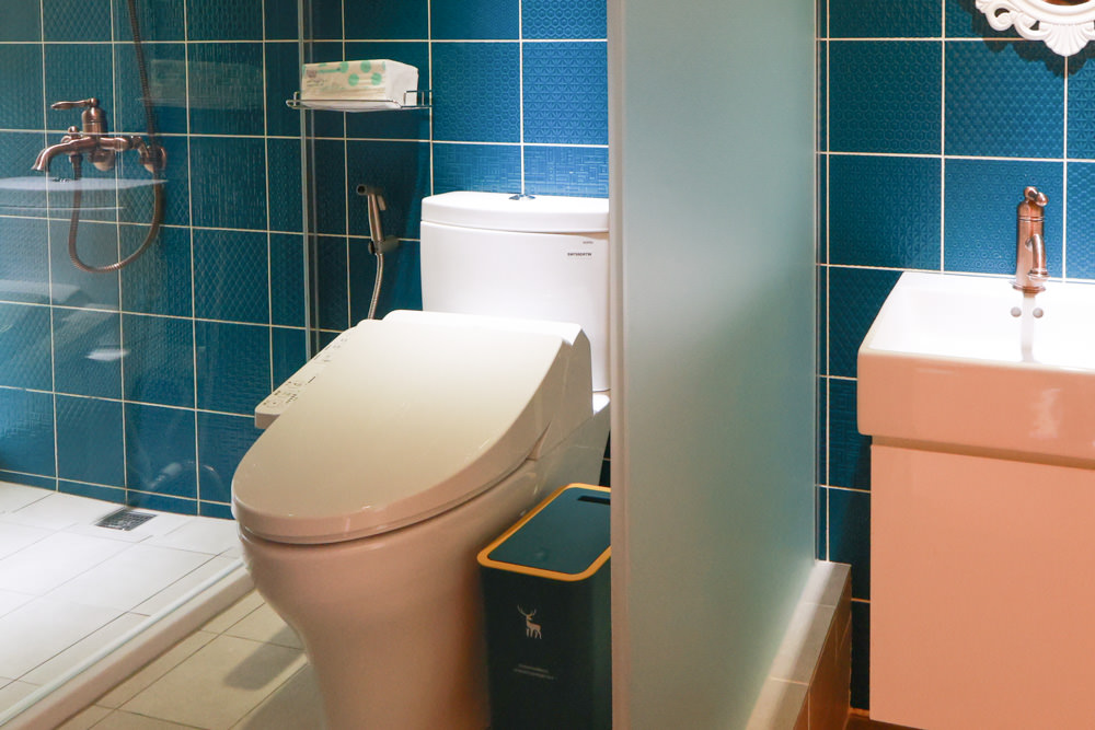 苗栗銅鑼99之6莊園包棟民宿｜充滿異國風情的寵物友善民宿、大草皮、樹屋、BBQ涼亭烤肉區