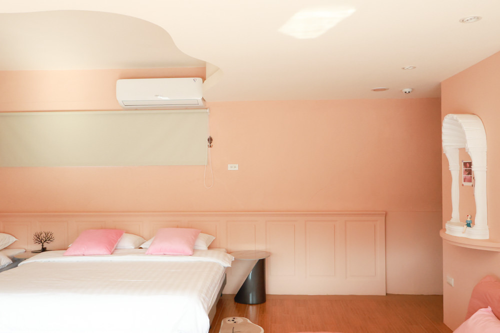 苗栗銅鑼99之6莊園包棟民宿｜充滿異國風情的寵物友善民宿、大草皮、樹屋、BBQ涼亭烤肉區