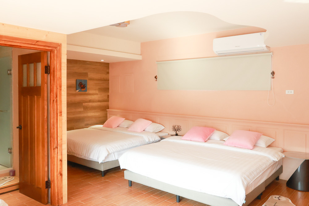 苗栗銅鑼99之6莊園包棟民宿｜充滿異國風情的寵物友善民宿、大草皮、樹屋、BBQ涼亭烤肉區