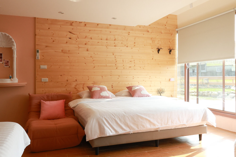 苗栗銅鑼99之6莊園包棟民宿｜充滿異國風情的寵物友善民宿、大草皮、樹屋、BBQ涼亭烤肉區