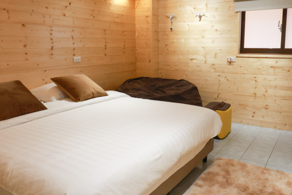 苗栗銅鑼99之6莊園包棟民宿｜充滿異國風情的寵物友善民宿、大草皮、樹屋、BBQ涼亭烤肉區